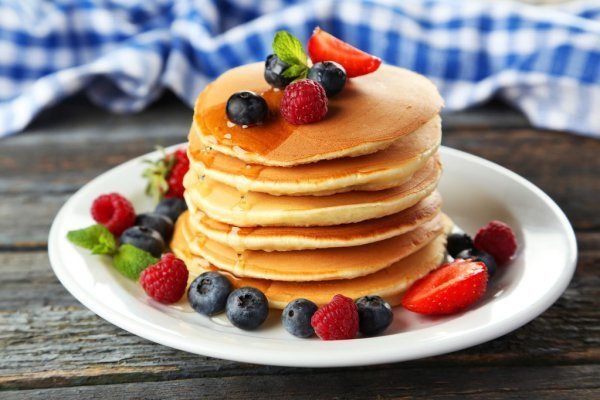 depositphotos_63091657-stock-photo-pancakes-with-berries.jpg